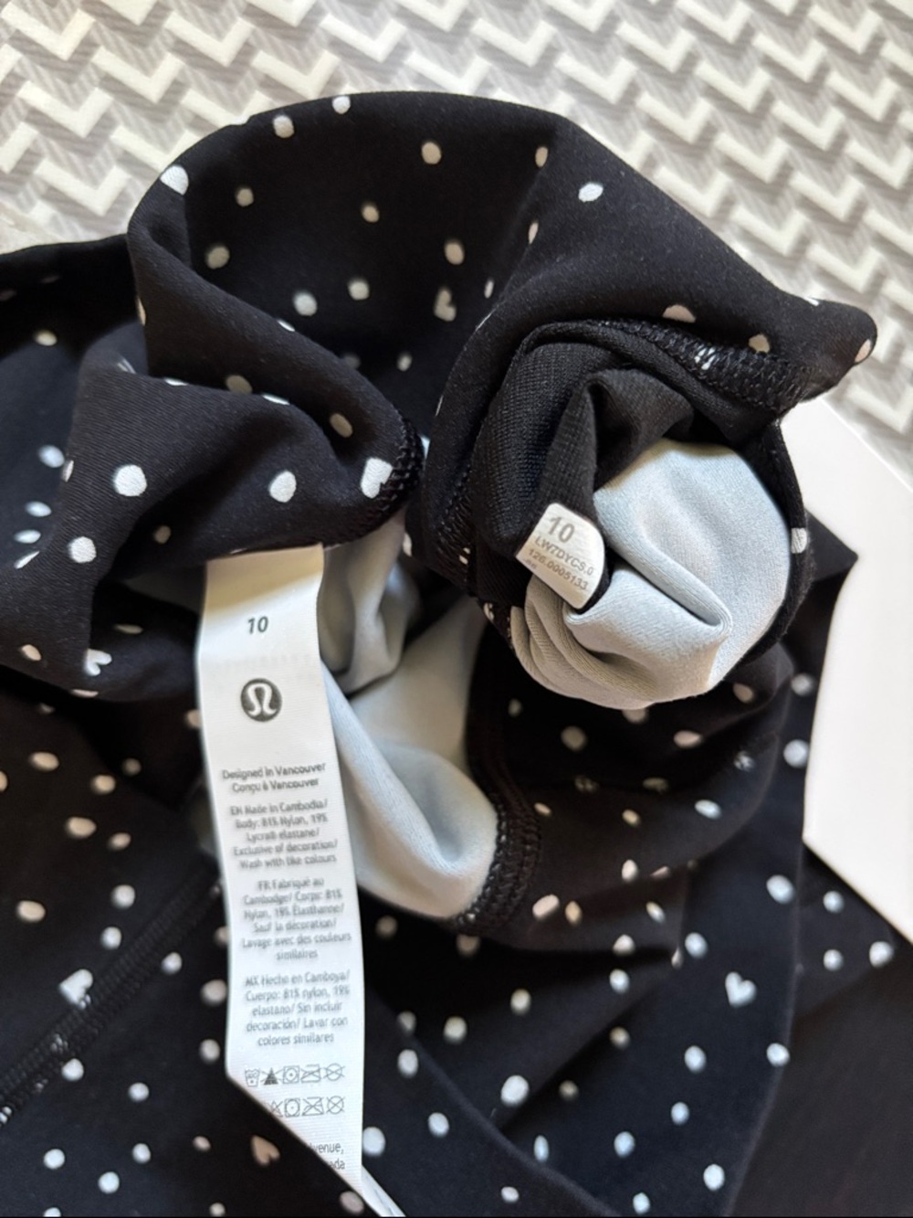 LULULEMON ALIGN NO LINE HR SHORTS 4β in HEART SCATTER DOT BLACK AND WHITE NWT - Picture 11 of 13